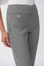 Load image into Gallery viewer, GEOMETRIC CROP PANT - Black/Vanilla