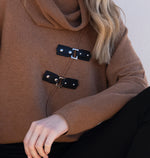Load image into Gallery viewer, SWEATER WITH BUCKLE DETAIL - Camel
