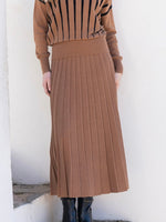 Load image into Gallery viewer, KNIFE PLEATED SKIRT - Camel
