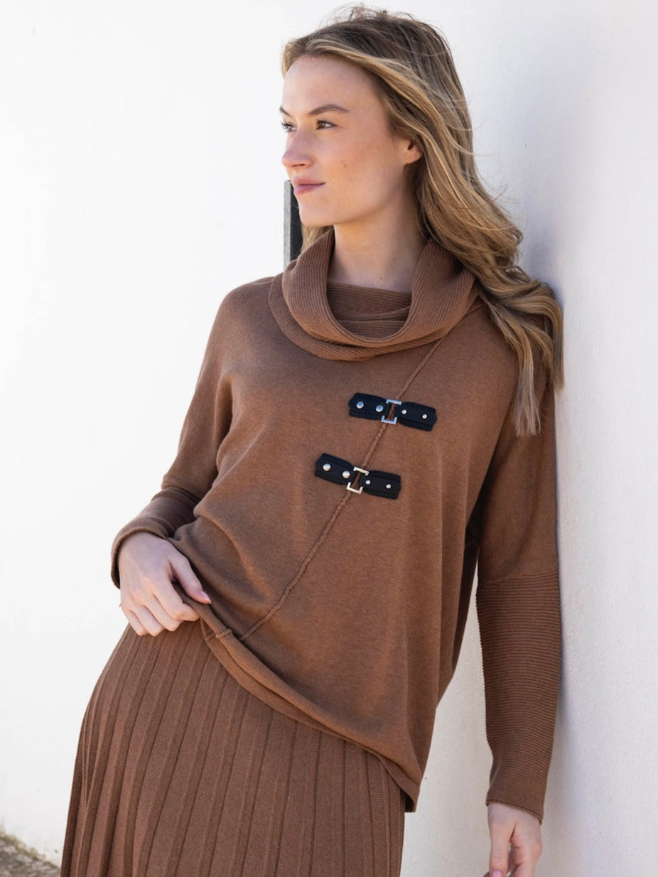 SWEATER WITH BUCKLE DETAIL - Camel