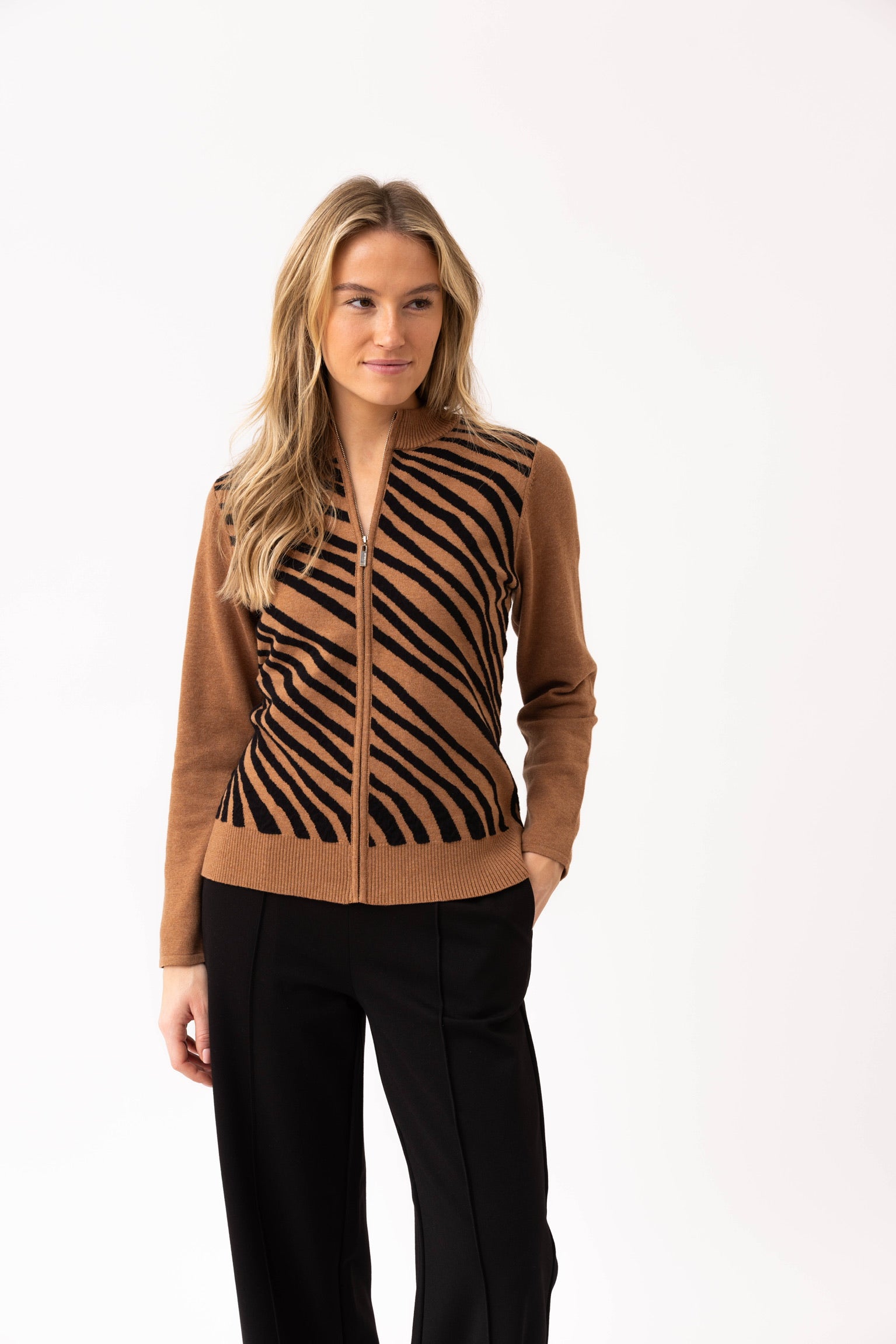 ANIMAL PRINT ZIP UP CARDIGAN - Camel