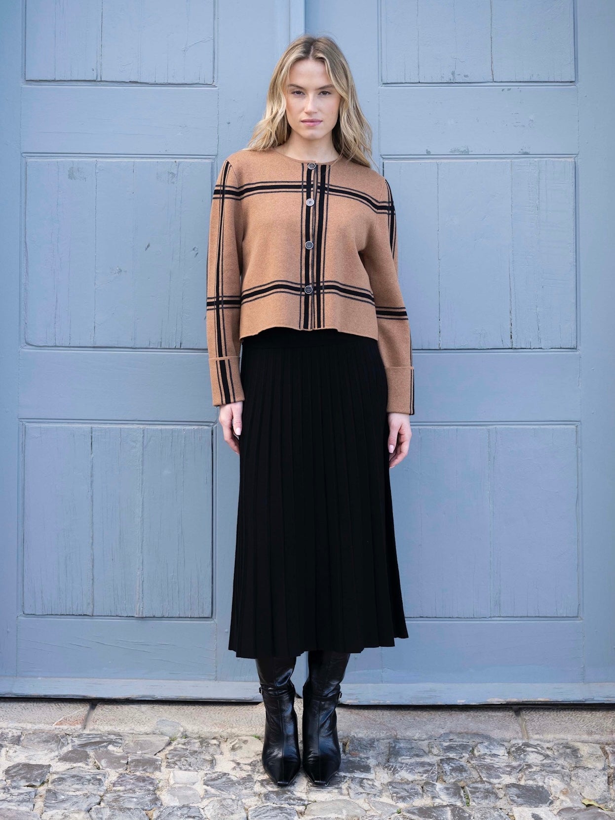 BUTTON UP CARDIGAN - Camel & Black