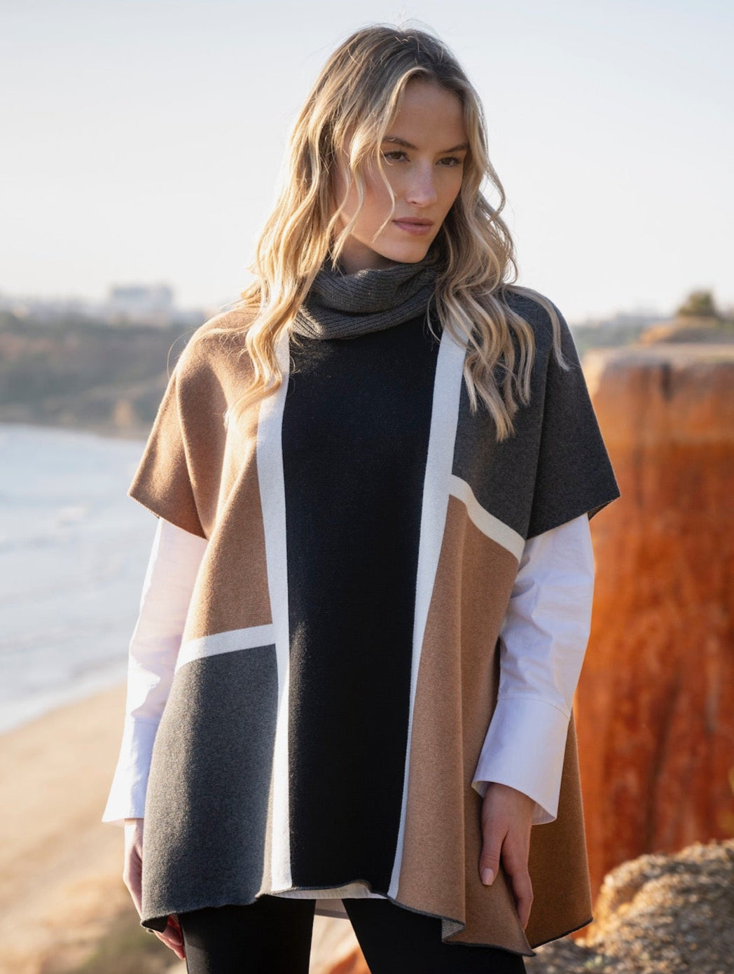 COLORBLOCK PONCHO