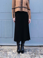 Load image into Gallery viewer, KNIFE PLEATED SKIRT - Black
