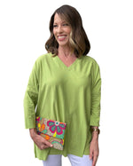 Load image into Gallery viewer, BOXY V-NECK - Wasabi
