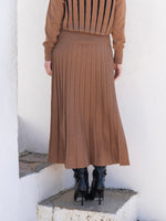 Load image into Gallery viewer, KNIFE PLEATED SKIRT - Camel
