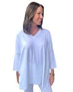 Load image into Gallery viewer, BOXY V-NECK - White
