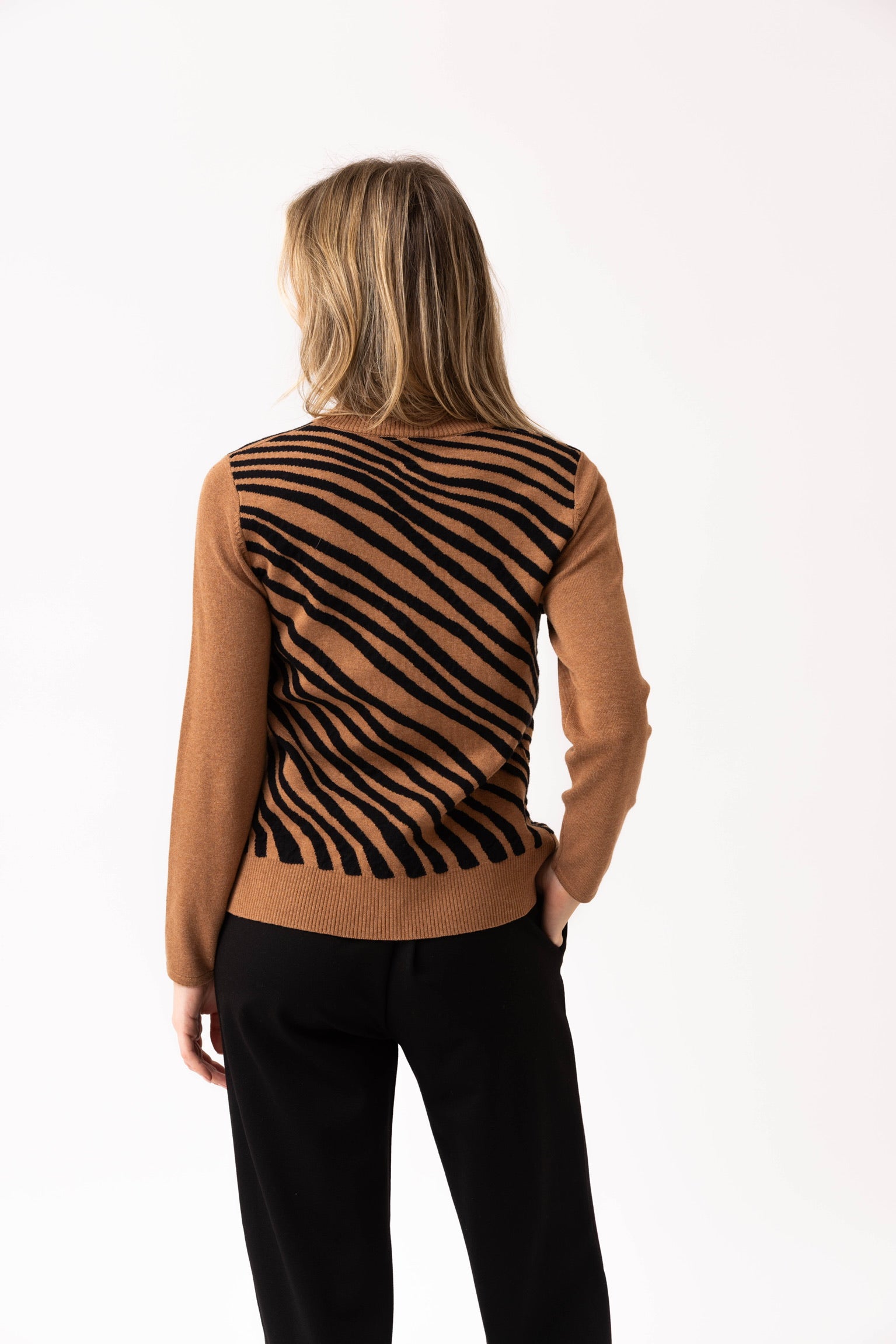 ANIMAL PRINT ZIP UP CARDIGAN - Camel