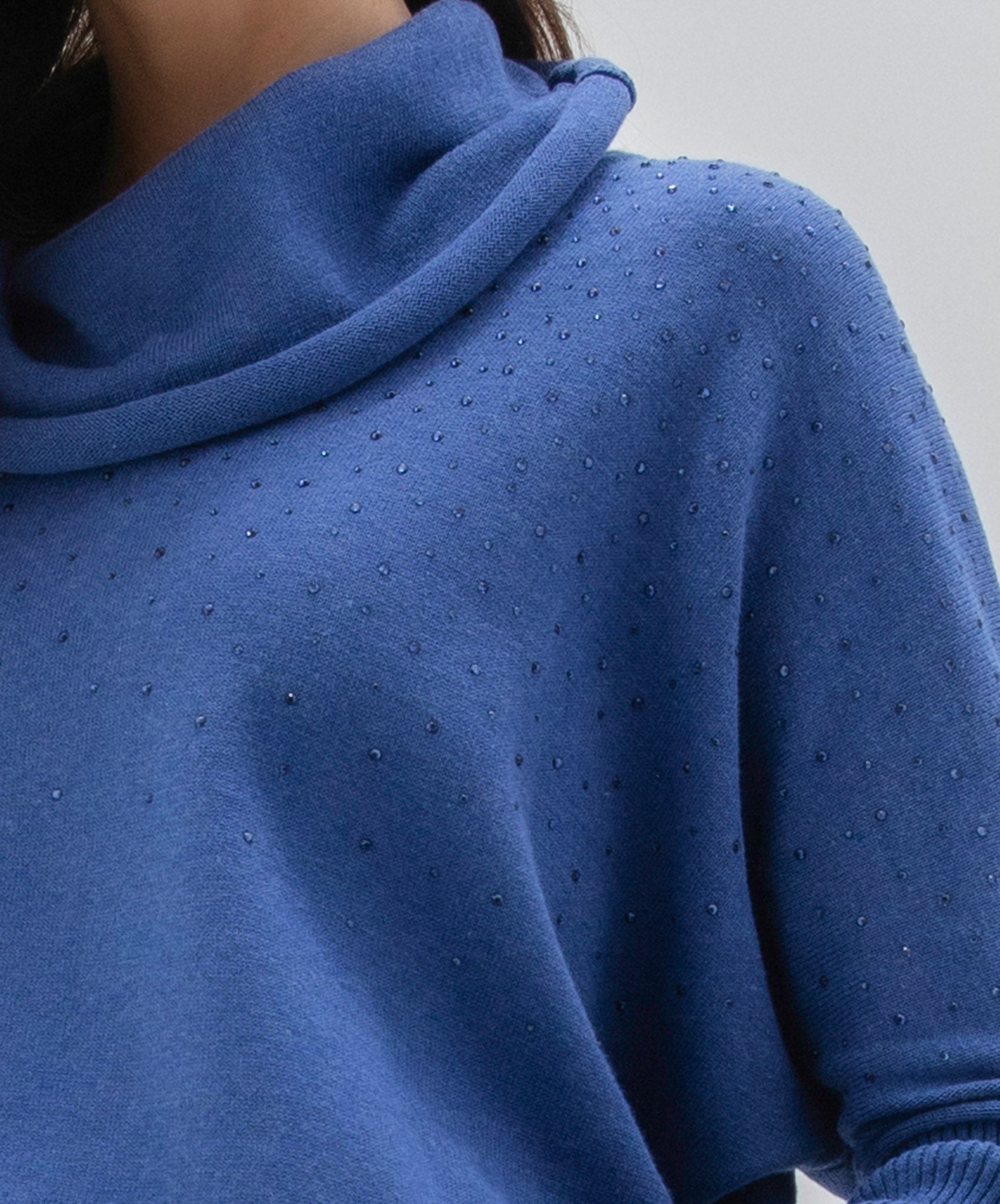 SPARKLE DETAIL COWL NECK - Blue