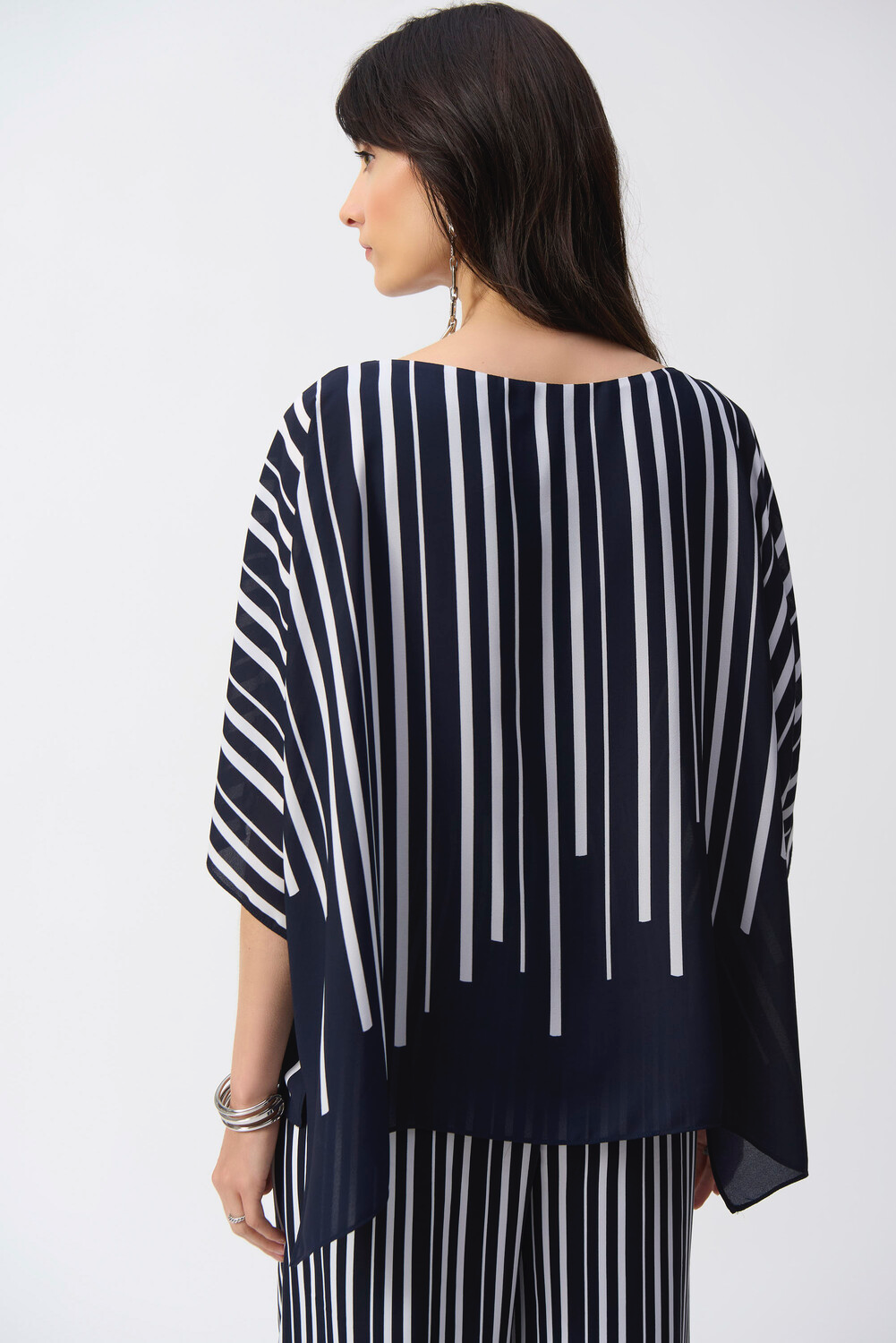 ABSTRACT FLOWY TOP