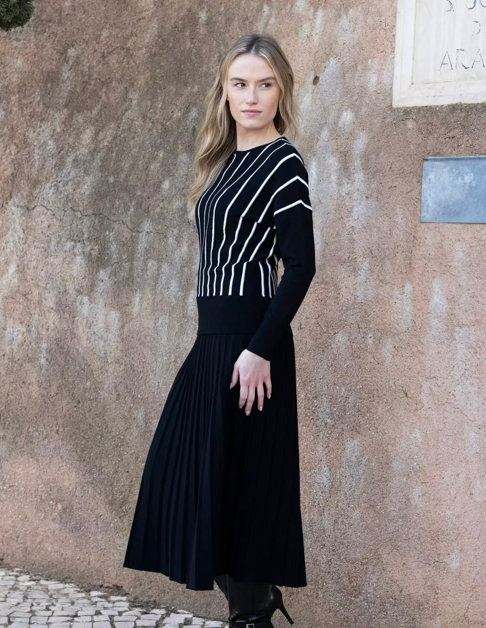 STRIPED DOLMAN SLEEVE SWEATER - Black & White