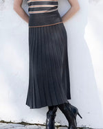 Load image into Gallery viewer, KNIFE PLEATED SKIRT - Charcoal
