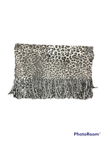 Load image into Gallery viewer, LEOPARD PRINT SCARF - GRAY
